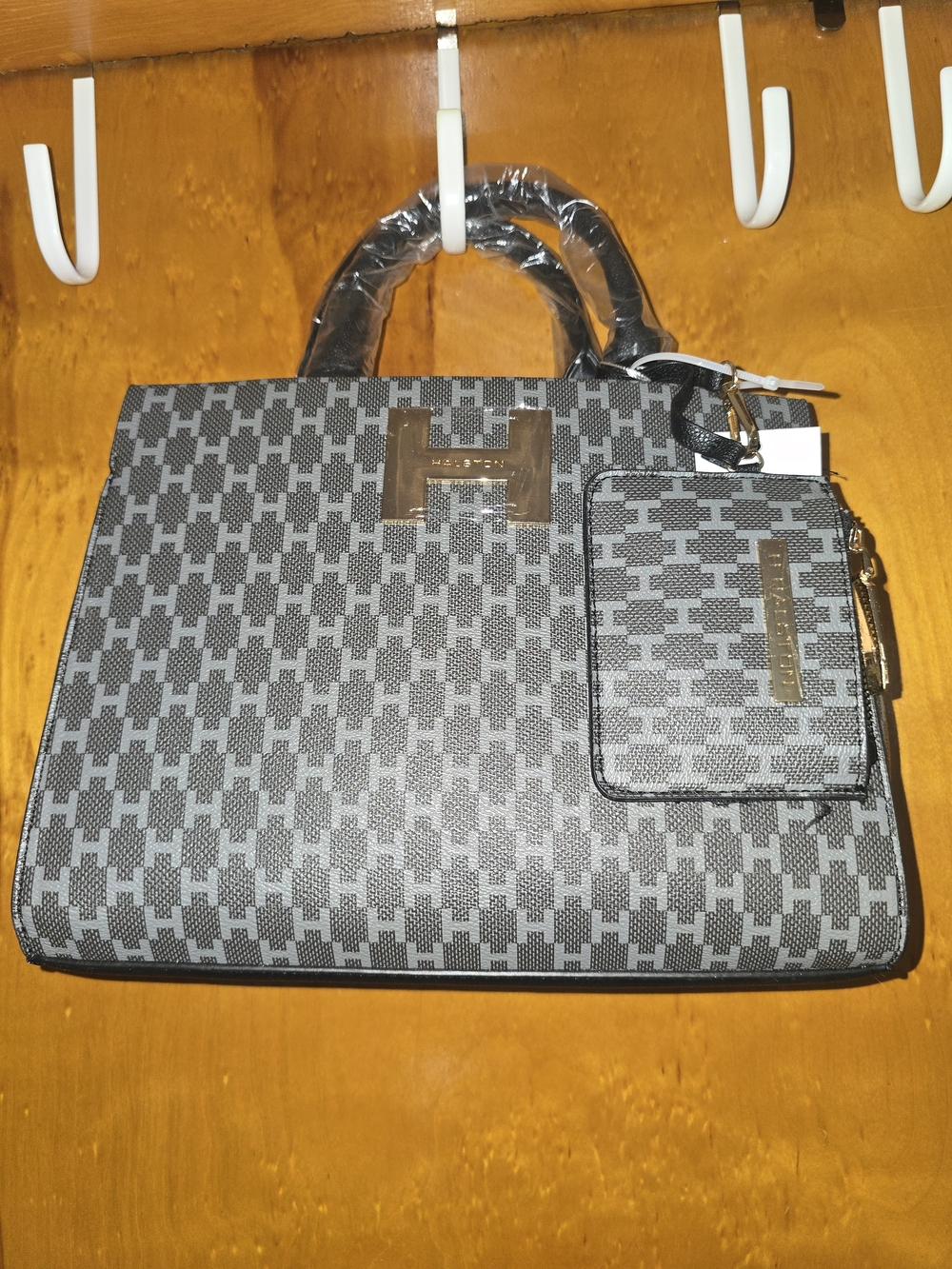 NWT Halston Gray Patterned Womens Hand Bag with Card Holder